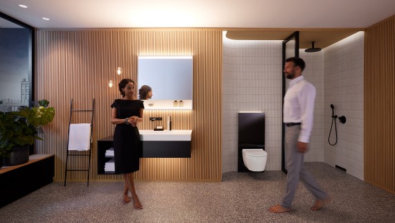 Homme et femme dans une salle de bains parfaitement éclairée avec les meubles de salle de bains et les céramiques sanitaires Geberit ONE (© Geberit) Homme et femme dans une salle de bains parfaitement éclairée avec les meubles de salle de bains et les céramiques sanitaires Geberit ONE (© Geberit)