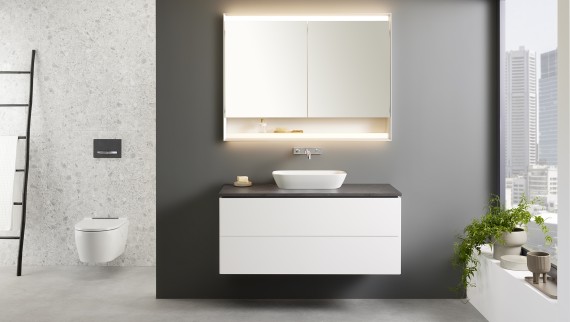Vue d'une salle de bains avec lavabo et WC Geberit ONE Vue d'une salle de bains avec lavabo et WC Geberit ONE