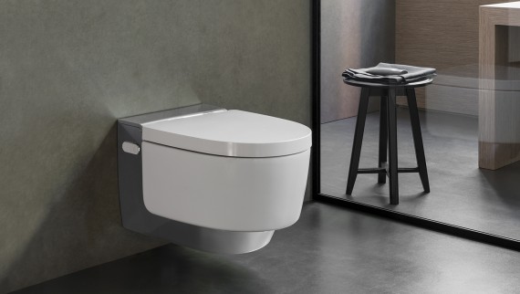 Grâce à son design, le Geberit AquaClean Mera s'intègre harmonieusement dans le contexte de la salle de bains.