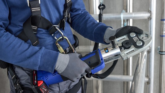 Sertissage des tuyaux et raccords Geberit Mapress Sertissage des tuyaux et raccords Geberit Mapress