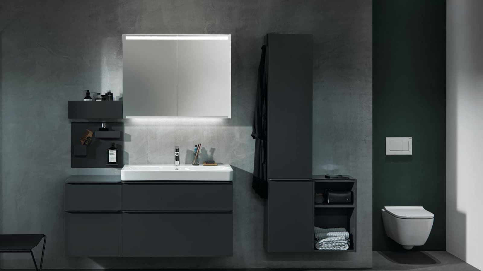 Un WC suspendu Geberit Smyle Square installé dans une niche Un WC suspendu Geberit Smyle Square installé dans une niche