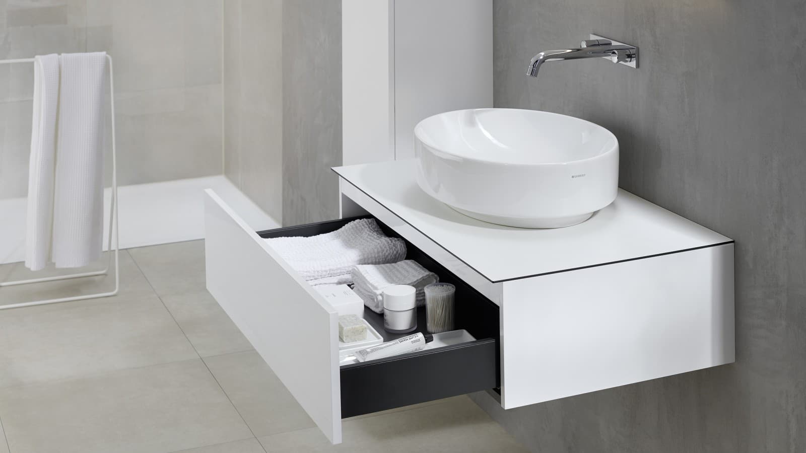 Geberit VariForm ronde opzetwastafel met wastafelonderkast (© Geberit) Geberit VariForm ronde opzetwastafel met wastafelonderkast (© Geberit)