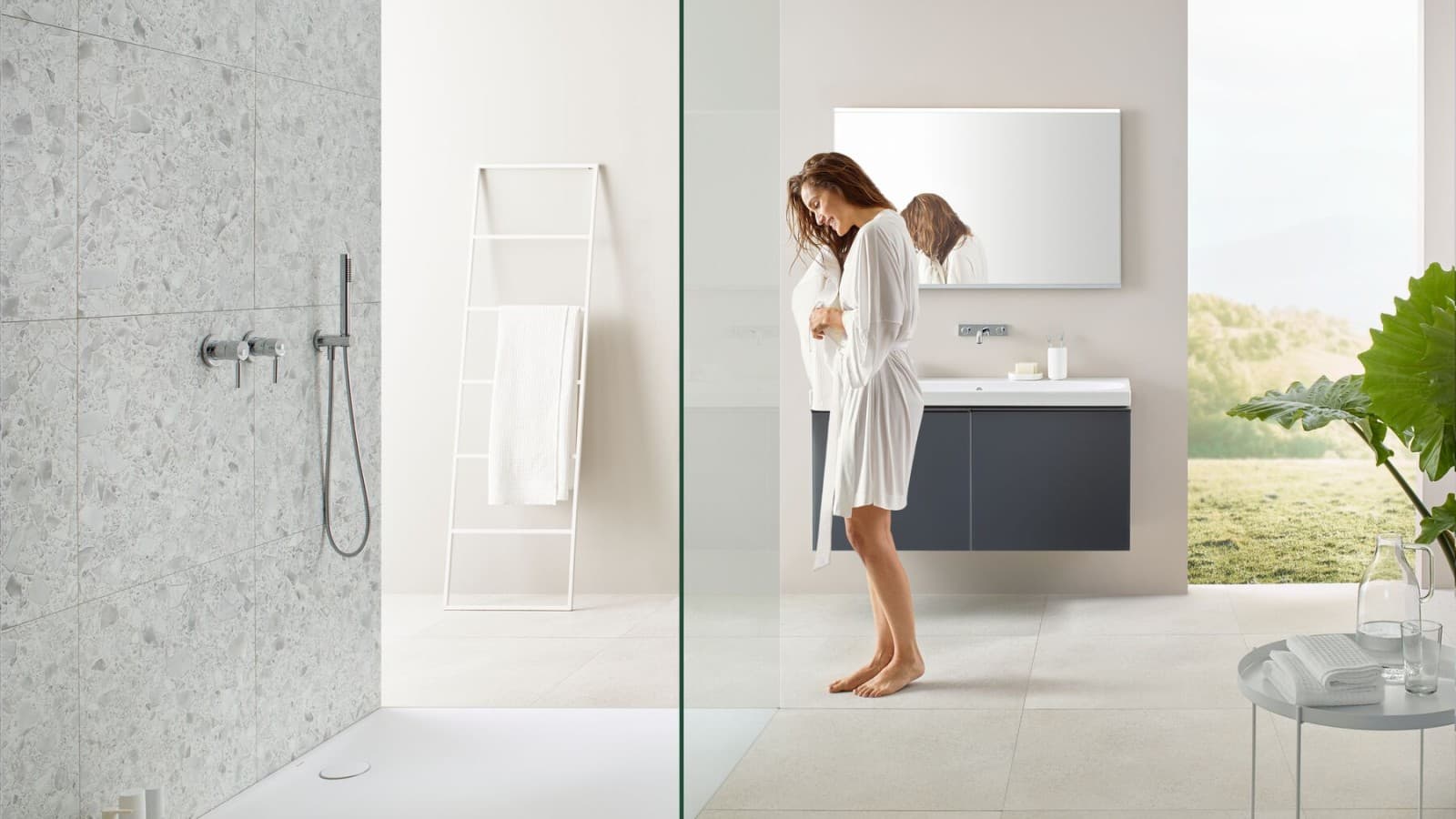 Salle de bains avec receveur de douche Geberit Olona Salle de bains avec receveur de douche Geberit Olona