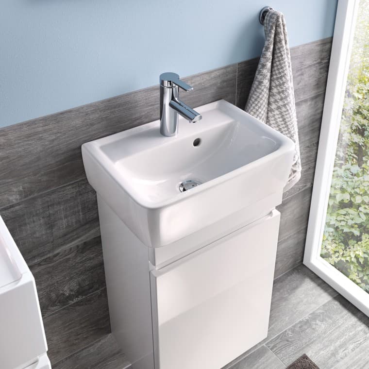 Un ensemble de lavabos parfaitement coordonné allie un design élégant à de nombreux espaces de rangement pratiques Un ensemble de lavabos parfaitement coordonné allie un design élégant à de nombreux espaces de rangement pratiques