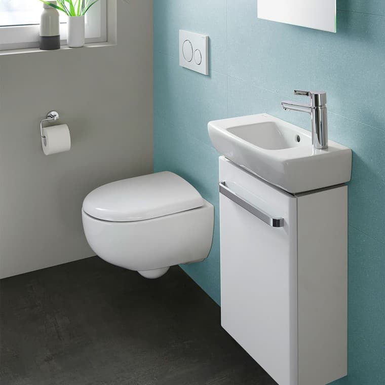 La ligne pour salle de bains Geberit Renova Compact propose des lavabos compacts avec des meubles assortis, idéaux pour les petites salles de bains. La ligne pour salle de bains Geberit Renova Compact propose des lavabos compacts avec des meubles assortis, idéaux pour les petites salles de bains.