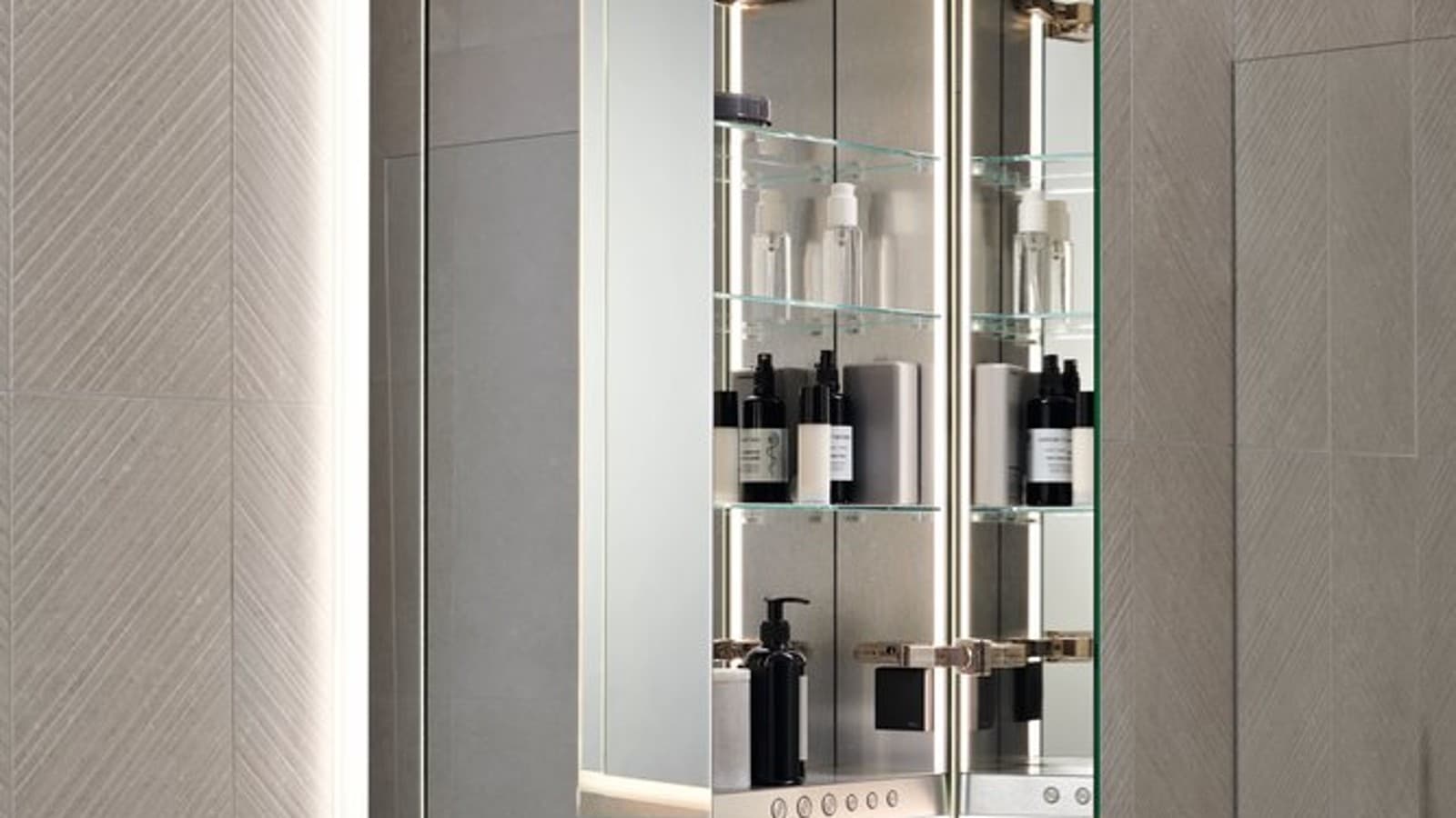 Armoire à miroir Geberit ONE intégrée dans le mur Armoire à miroir Geberit ONE intégrée dans le mur