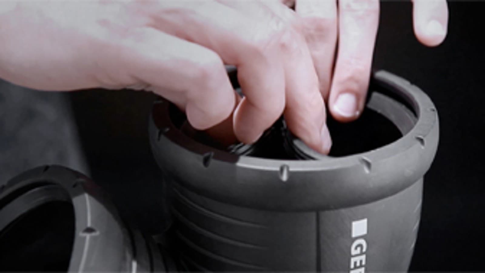 Geberit Silent-Pro : retrait et insertion faciles du joint d’étanchéité en EPDM Geberit Silent-Pro : retrait et insertion faciles du joint d’étanchéité en EPDM