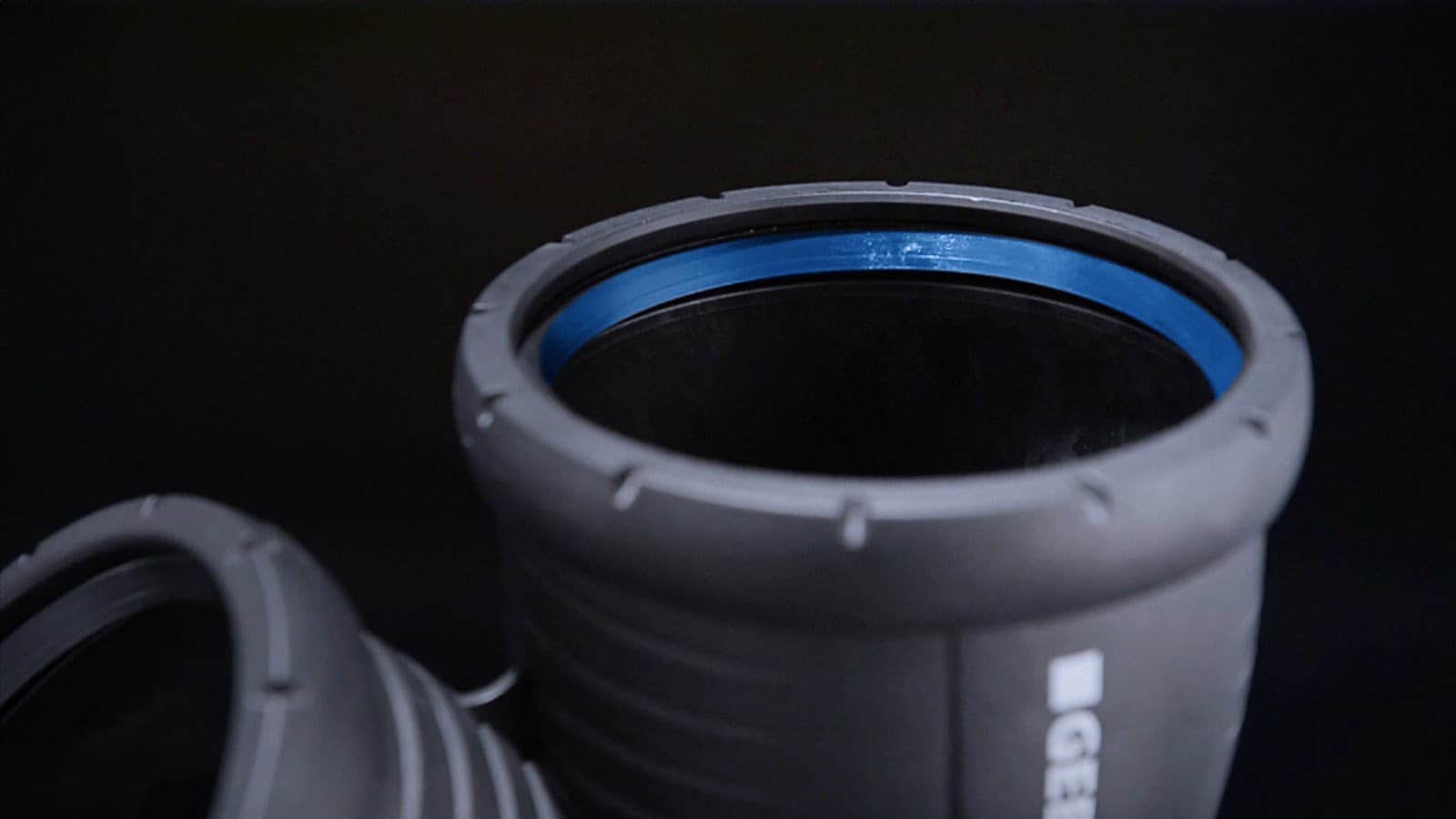 Les joints d’étanchéité du système Geberit Silent-Pro sont fabriqués en EPDM, un matériau de haute qualité reconnu pour sa durabilité Les joints d’étanchéité du système Geberit Silent-Pro sont fabriqués en EPDM, un matériau de haute qualité reconnu pour sa durabilité