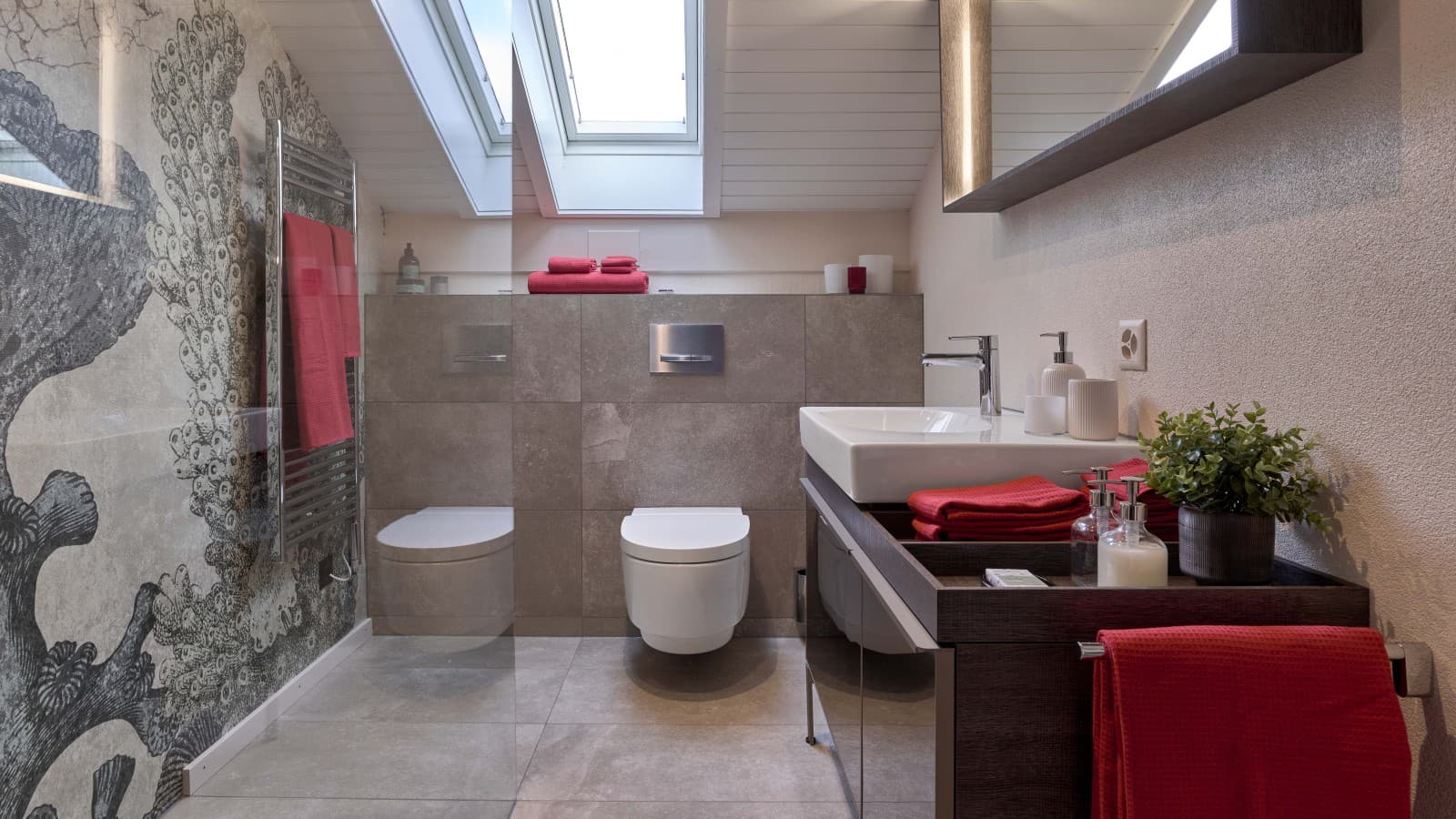 Salle de bains avec divers produits Geberit après rénovation Salle de bains avec divers produits Geberit après rénovation