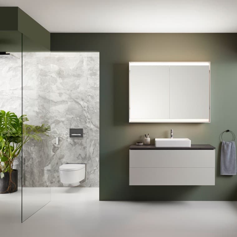 WC-douche Geberit AquaClean Mera Comfort dans une salle de bains Geberit ONE WC-douche Geberit AquaClean Mera Comfort dans une salle de bains Geberit ONE