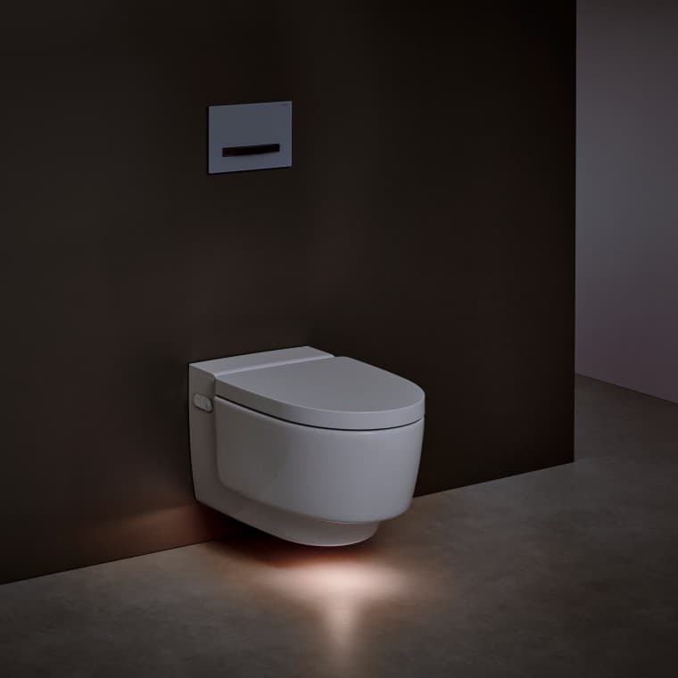 WC-douche Geberit AquaClean Mera avec éclairage d'orientation allumé WC-douche Geberit AquaClean Mera avec éclairage d'orientation allumé