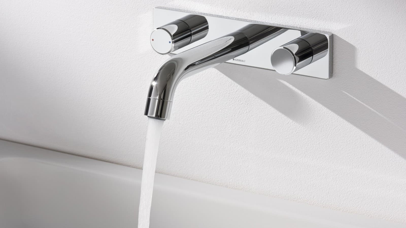 Robinetterie murale Geberit avec eau courante Robinetterie murale Geberit avec eau courante