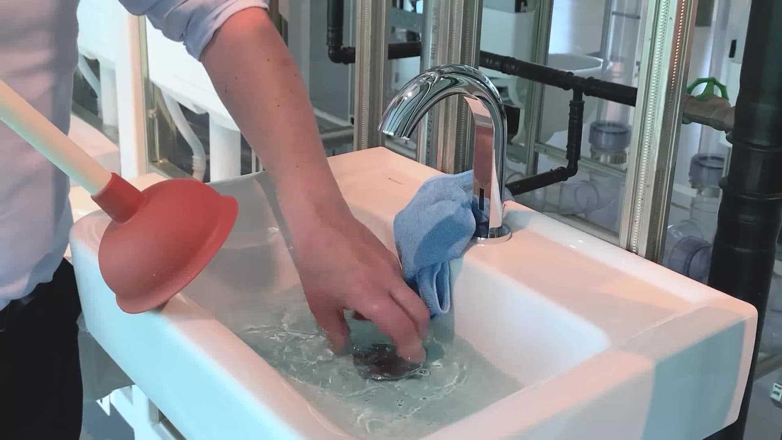 L’eau ne s’écoule plus du lavabo L’eau ne s’écoule plus du lavabo