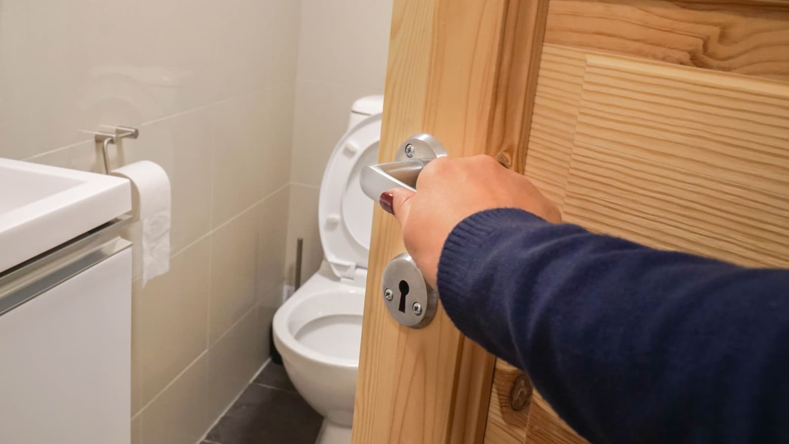 Porte de salle de bains ouvrant vers l'intérieur Porte de salle de bains ouvrant vers l'intérieur