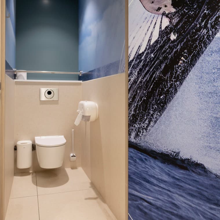 WC suspendu Geberit ONE avec technologie TurboFlush et déclenchement automatique du rinçage WC suspendu Geberit ONE avec technologie TurboFlush et déclenchement automatique du rinçage