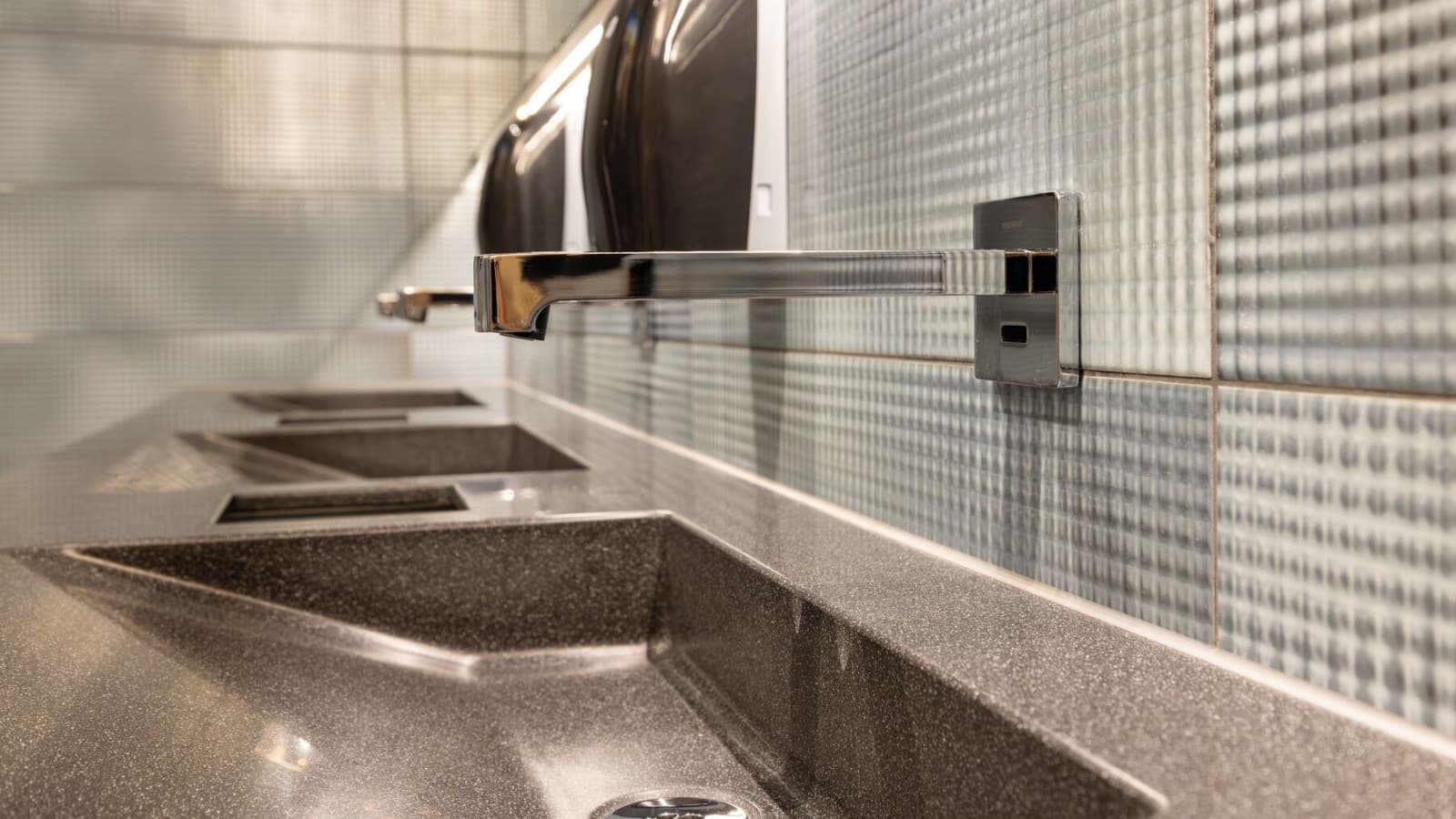 Robinet mural Geberit Brenta pour l’espace lavabo Robinet mural Geberit Brenta pour l’espace lavabo