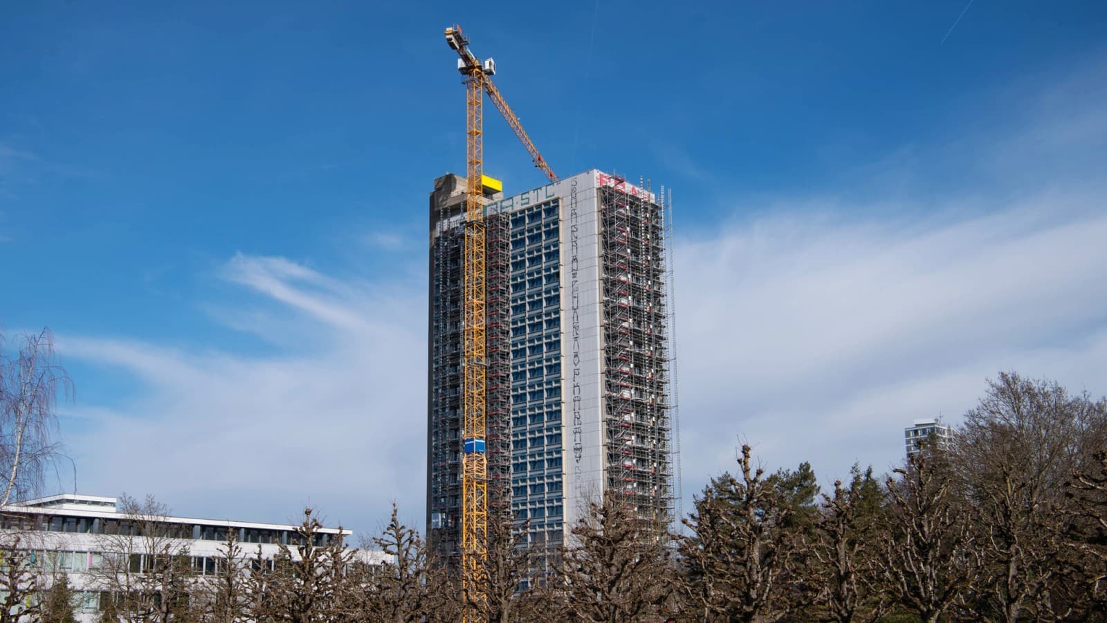 La tour OMU 93, construite dans les années 1970, est en cours de rénovation et de réaffectation La tour OMU 93, construite dans les années 1970, est en cours de rénovation et de réaffectation