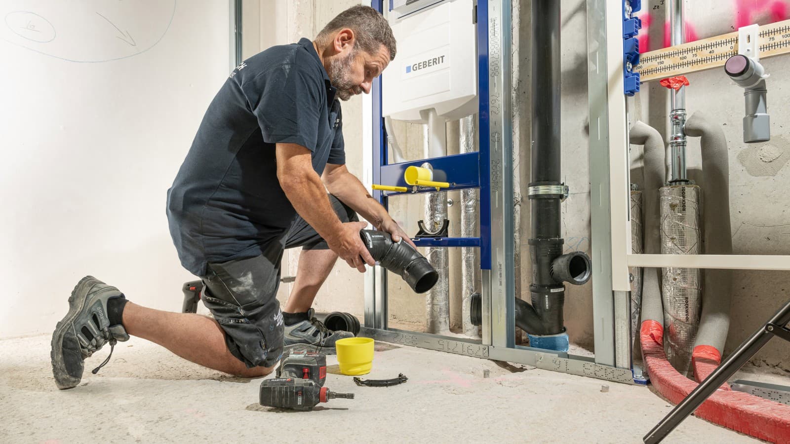 Les équipements sanitaires sont raccordés directement à la colonne de chute, sans colonne de dérivation nécessaire. Les équipements sanitaires sont raccordés directement à la colonne de chute, sans colonne de dérivation nécessaire.
