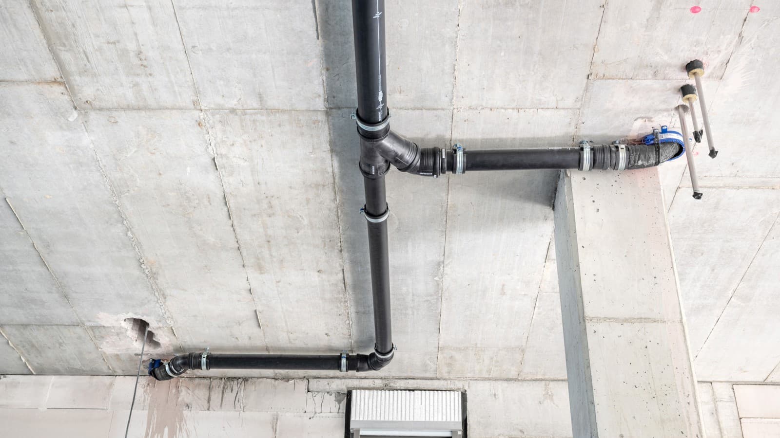 La suppression des colonnes de dérivation a permis de réduire le nombre de mètres de tuyaux à installer La suppression des colonnes de dérivation a permis de réduire le nombre de mètres de tuyaux à installer