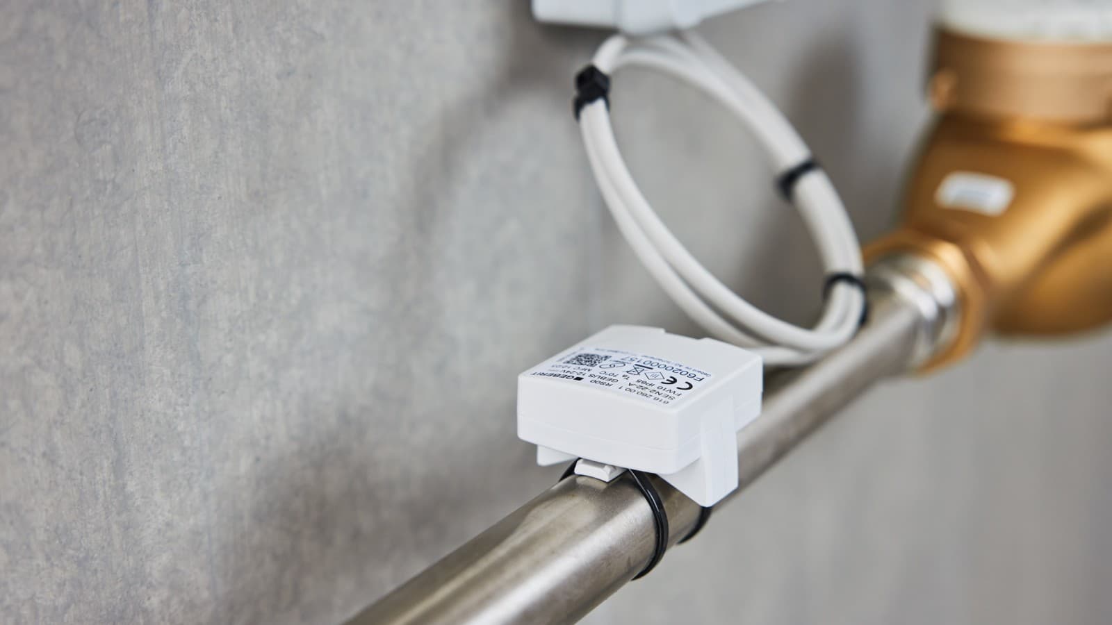 Monitoring of temperature and volumetric flow rates with the Geberit sensor for GEBUS Monitoring of temperature and volumetric flow rates with the Geberit sensor for GEBUS