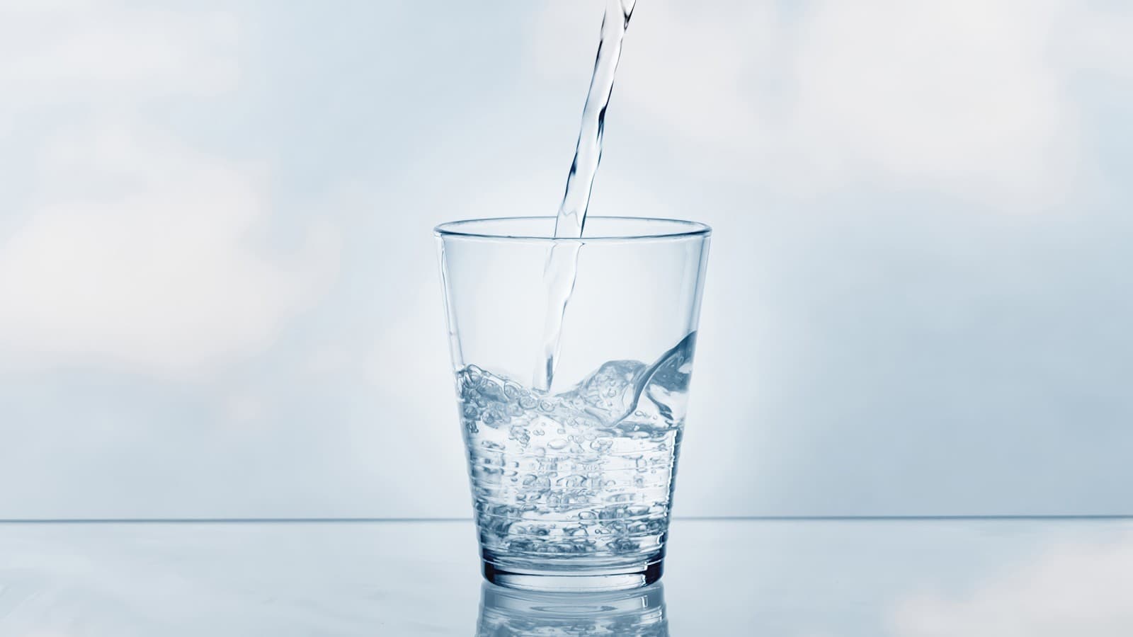 Drinking water hygiene with the Geberit Hygiene System (© 2024 winyuu/Shutterstock) Drinking water hygiene with the Geberit Hygiene System (© 2024 winyuu/Shutterstock)