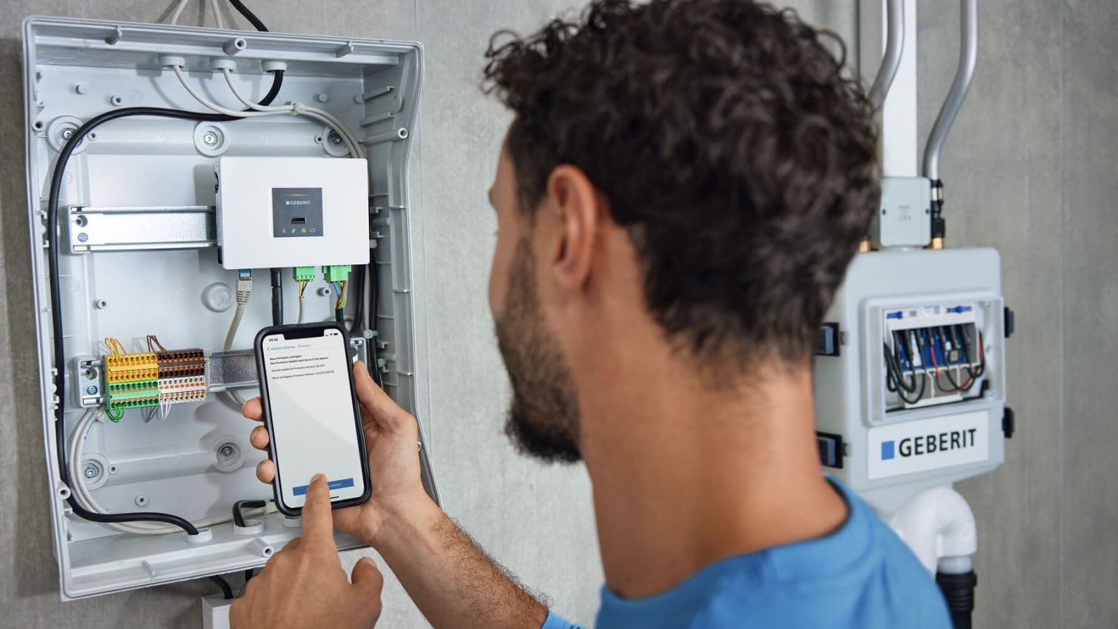 Les données des capteurs sont consultées sur Geberit Gateway par le biais de l’application Geberit Control Les données des capteurs sont consultées sur Geberit Gateway par le biais de l’application Geberit Control