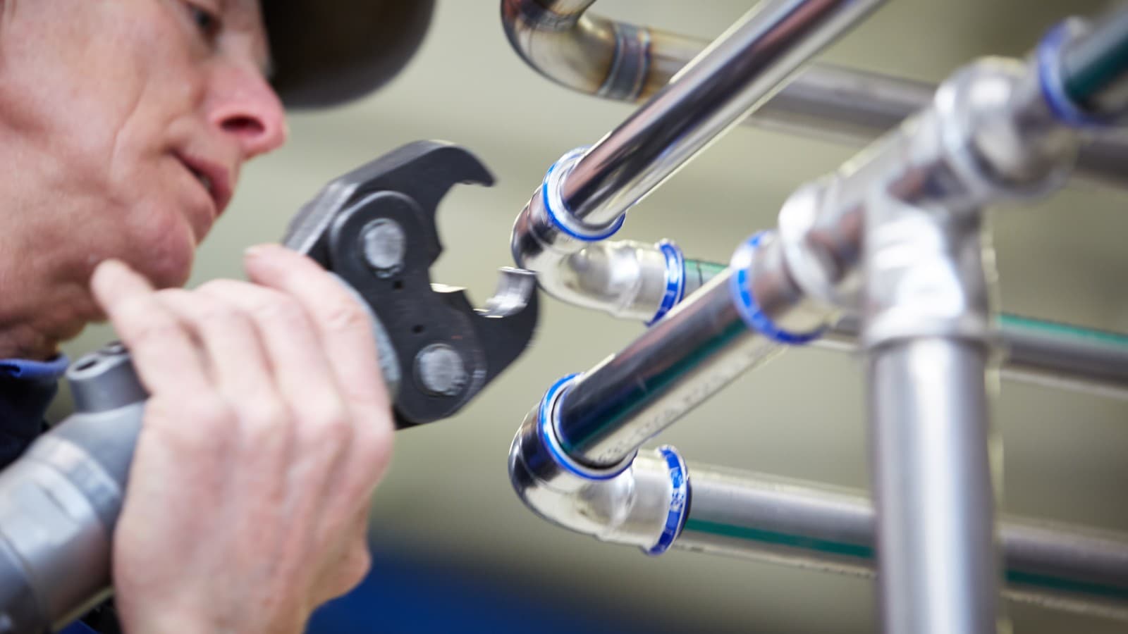 Facilité d'exécution avec Geberit Mapress Acier Inoxydable Facilité d'exécution avec Geberit Mapress Acier Inoxydable